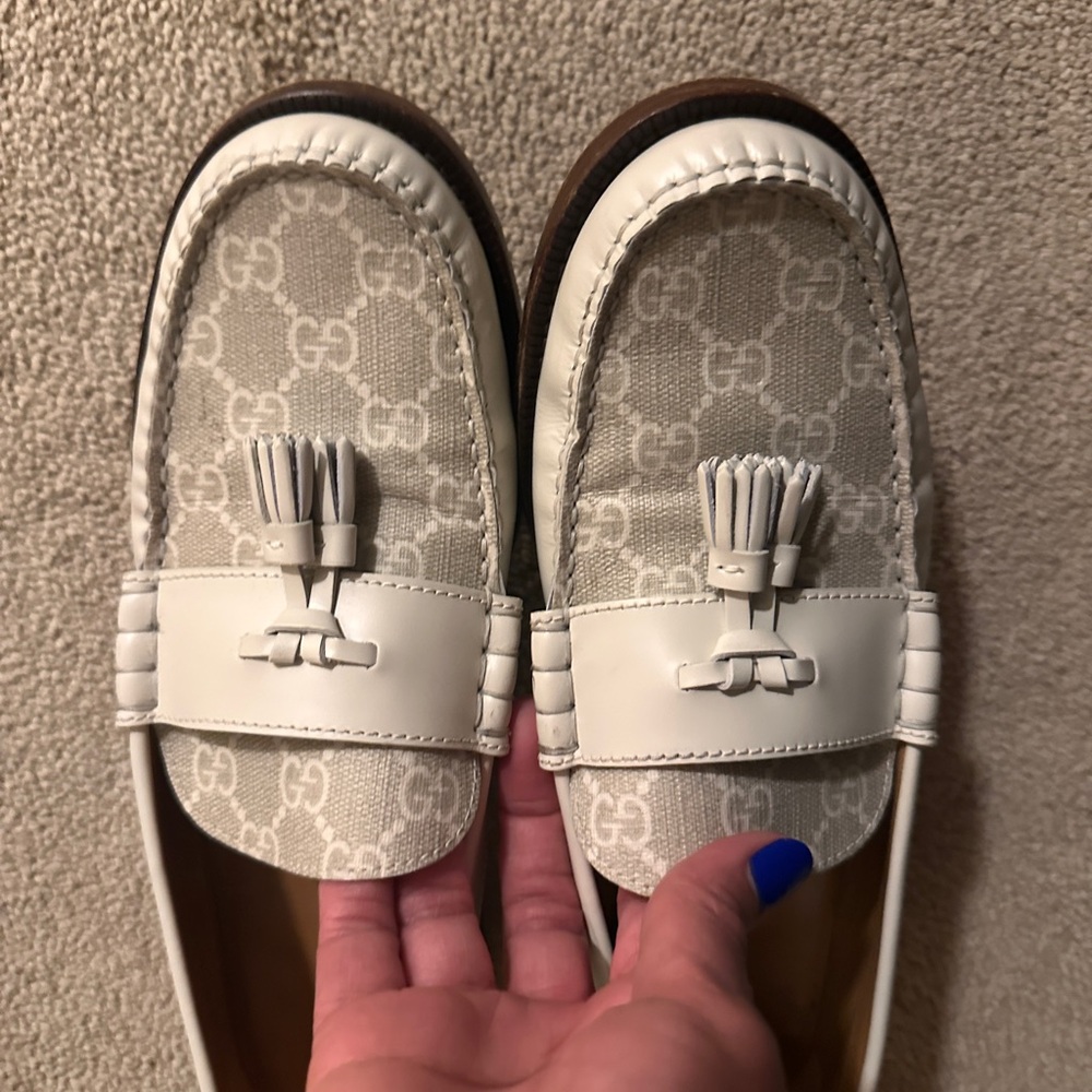 Like New Gucci Leather and Jacquard Tassle Loafers in Ivory, size 41 - Picture 6 of 6